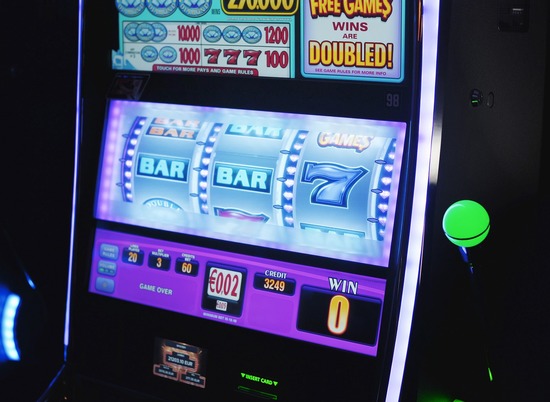 Волгоградец незаконно установил в 2 продуктовых магазинах игровые автоматы